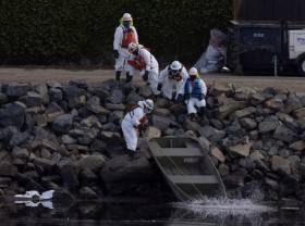 Image: California oil spill cause probed, ship anchor cited as possibility