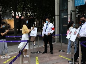 Image: China reports no new local COVID-19 cases for first time in over 3 weeks