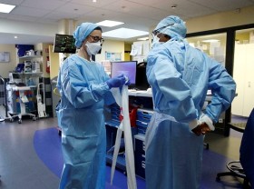 Image: France's COVID-19 hospitalisations up for the third day in a row