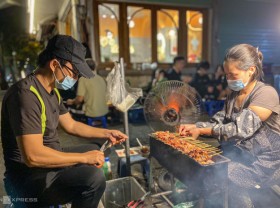 Image: Barbecue shop sells more than 1,000 skewers a session