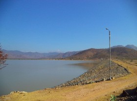 Image: Binh Thuan Silver Stone Lake – interesting camping spot in Tuy Phong