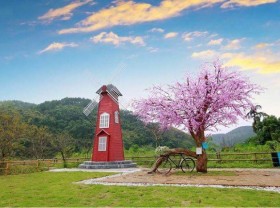 Image: Check-in and relax at the Lang Son Tra waterfall film studio