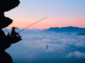 Image: ‘Fishing’ in the clouds in winter in Lao Than