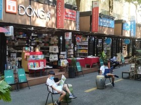 Image: HCM City book street celebrates Teachers’ Day