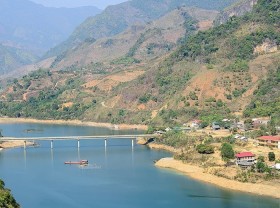 Image: Marvel at the beauty of the peaceful and majestic Nam Mu Son La River