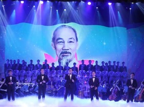 Image: PM attends special art programme