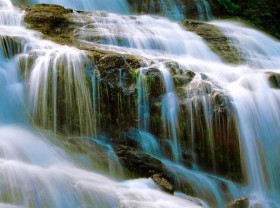 Image: The magnificent beauty of Toc Tien waterfall, Dong Chau forest in Quang Binh