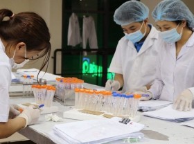 Image: Vietnam logs additional 5,598 COVID-19 cases