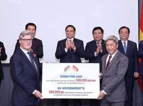 Image: Vietnam wishes for strategic cooperation with AstraZeneca: PM