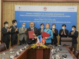 Image: Vietnamese children to be equipped with climate change, disaster response skills