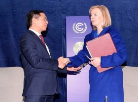 Image: Vietnamese FM meets with British counterpart on sidelines of COP26