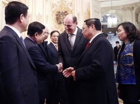 Image: Vietnamese, French PMs hold talks, discussing measures to boost bilateral ties