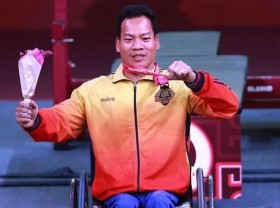 Image: Powerlifter Le Van Cong wins silver at world championships