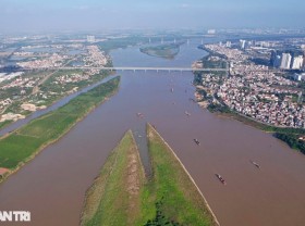 Image: Boats are like looms on the Red River winding through Hanoi
