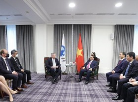 Image: Prime Minister Pham Minh Chinh receives OECD Secretary General