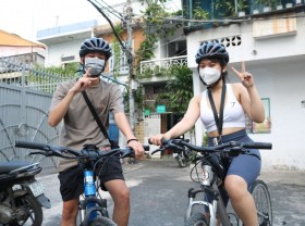 Image: Saigonese cycle away their stress as COVID-19 restrictions ease