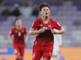 Image: Vietnamese footballer praised by FIFA for community contributions