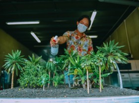 Image: Vietnamese construction worker reconnects with childhood roots by sculpting lifelike tiny garden