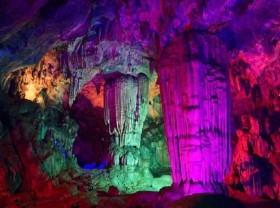 Image: Traveling to Tu Thuc Thanh Hoa cave to admire the place right below the earth