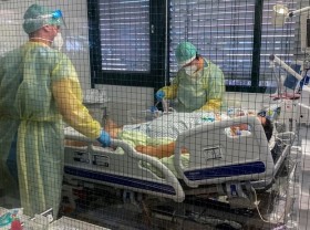 Image: German military prepares to transfer COVID patients as infections hit new record