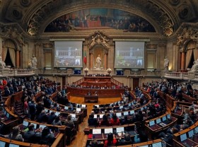 Image: Portugal's president to dissolve parliament; snap election looms