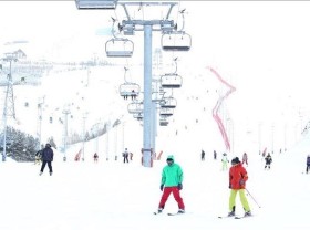 Image: Ski resorts in northern Italy reopen amid COVID-19 worries