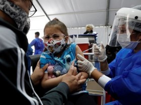 Image: US CDC director backs COVID-19 vaccine for children ages 5 to 11