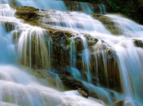 Image: Fall in love with the mysterious beauty of Toc Tien waterfall in Quang Binh