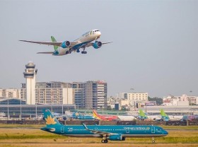 Image: HCM City seeks approval for flights for foreigners, opens night river-bus route