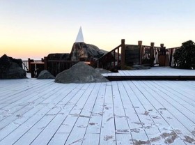Image: Fansipan mountain blanketed in snow as cold spell hits northern, central regions