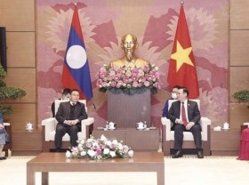 Image: Lao top legislator wraps up official visit to Vietnam