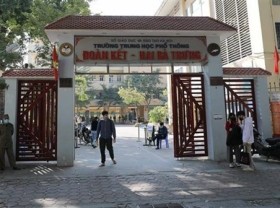 Image: Students in Hanoi's orange zones return to online learning from December 20