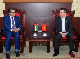 Image: Vietnam, Palestine promote information cooperation