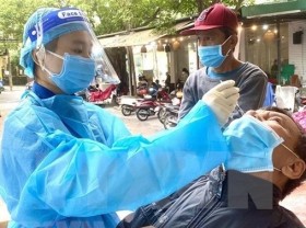 Image: Vietnam records 13,698 new COVID-19 cases