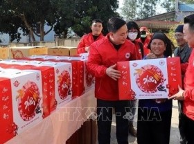 Image: Vietnam Red Cross Society launches campaign to support poor people