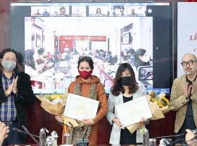 Image: Winners of script creation contest for documentary and animated films honoured