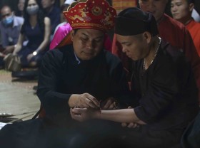 Image: Preserving Mo Mường cultural heritage