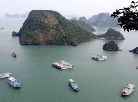 Image: Quảng Ninh to reduce fees to tourist attractions by half in 2022