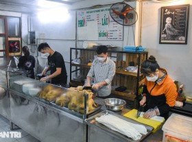Image: Self-coated noodle shop of the Mong people in the heart of Hanoi, 500 bowls sold out a day
