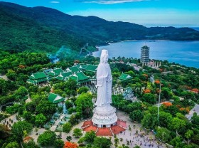 Image: Solving the curse of loneliness at the temples to pray for luck in Da Nang