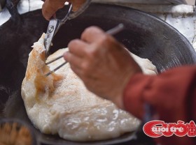 Image: Teochew glutinous sesame cake a long-standing sweet treat in Saigon