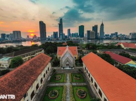 Image: An ancient church more than 150 years old and quiet in the “golden” urban area of ​​Thu Thiem