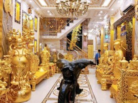 Image: Real estate giants in the West splurged on making a “palace” inlaid with gold, which took 6 years to complete