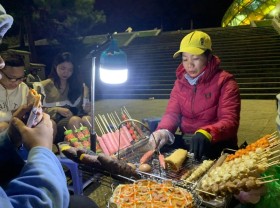 Image: Throw yourself into the wonderful lesser known world of street snacks in Vietnam