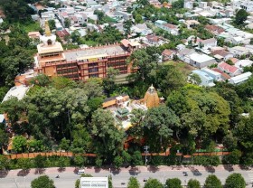 Image: Visit the Binh Duong Tibetan (Tay Tang) Temple to admire its unique architecture and tranquil sight