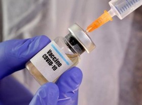 Image: Australia shortens wait time for COVID-19 booster doses as Omicron cases rise