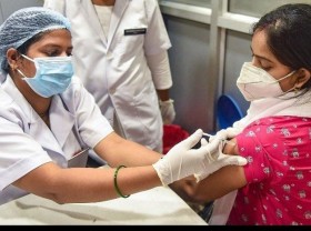 Image: India to give COVID-19 booster shots to healthcare workers from Jan. 10
