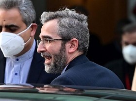 Image: Iran top negotiator says nuclear talks to pause for a few days