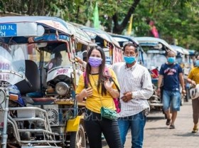 Image: Laos tightens border controls to prevent Omicron variant