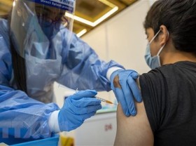 Image: Malaysia shortens interval time for booster jab injection